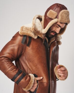 Uszatka skórzana w kolorze koniakowym z futrzanym wykończeniem i długimi nausznikami