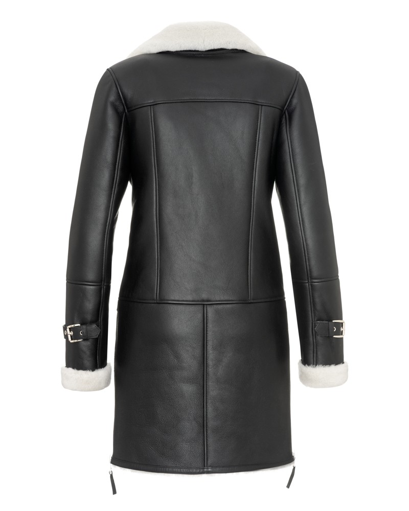 Kożuch damski z białym futrzanym kołnierzem i regulowanymi mankietami