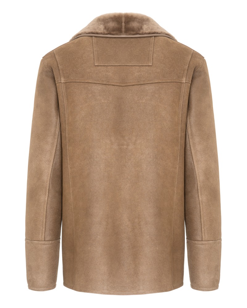 Kożuch męski w jasnobrązowym kolorze, z klasycznym kołnierzem i prostym krojem, idealny na zimowe dni