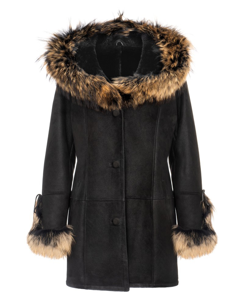 Czarny kożuch damski z futrzanym kapturem i mankietami, elegancki krój z guzikami i prostym kołnierzem