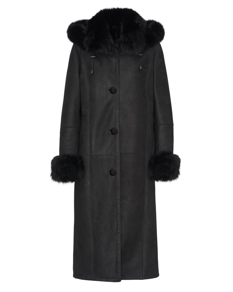 Kożuch damski w kolorze czarnym z futrzanym kapturem i mankietami, klasyczny krój z guzikami
