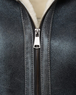 Czarny kożuch męski pilotka z jasnym futrem i kołnierzem