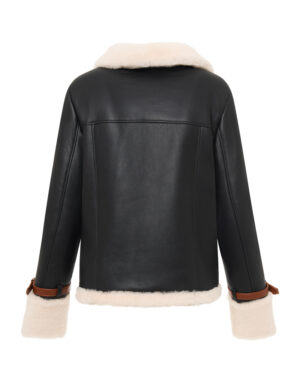 Czarny kożuch damski z naturalnej skóry z jasnym futrem i brązowymi paskami