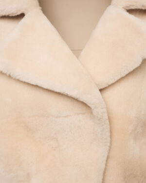 Beżowy kożuch damski z naturalnej skóry i futrem – elegancki kożuszek EMORIS