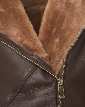 Brązowy kożuch damski z futrem i asymetrycznym zamkiem – kożuszek naturalny