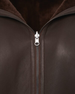 Brązowy kożuch damski z naturalnej skóry z kapturem i futrzanymi kieszeniami