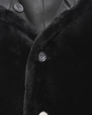 Czarny kożuch damski dwustronny z naturalnej skóry i futrem z kapturem