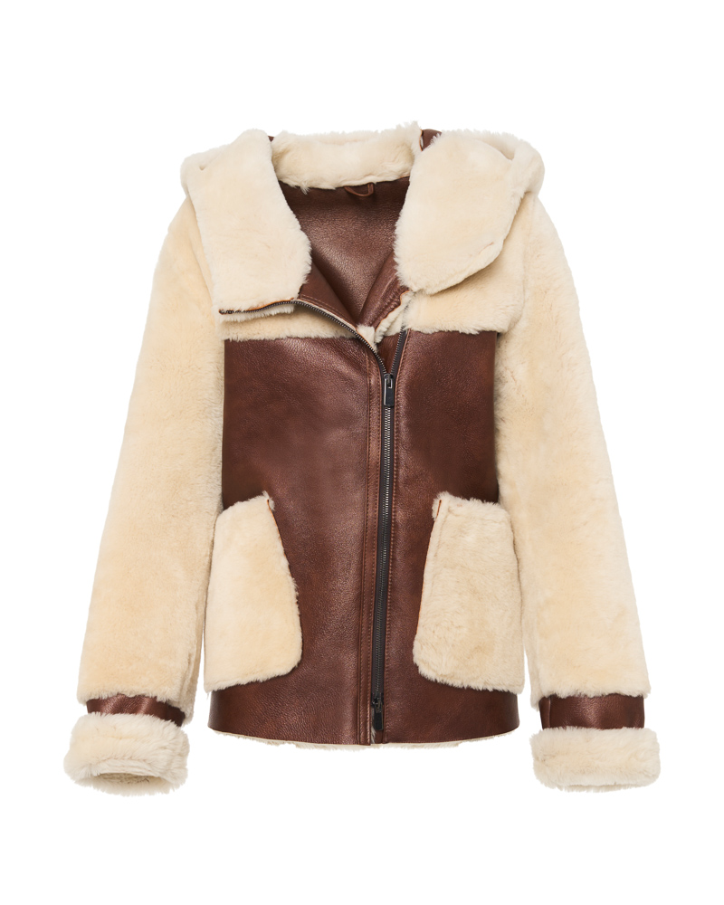 Brązowo-kremowy kożuch damski z naturalnej skóry i futrem – kożuszek EMORIS