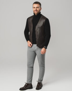 Brązowa skórzana kamizelka męska zapinana na zamek z kieszeniami