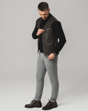 Brązowa skórzana kamizelka męska zapinana na zamek z kieszeniami