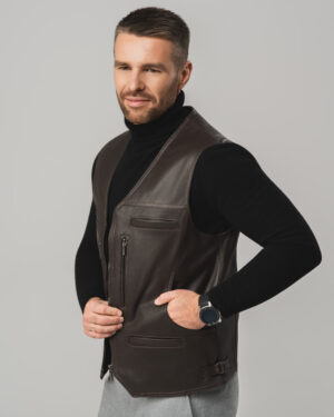 Brązowa skórzana kamizelka męska zapinana na zamek z kieszeniami