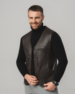 Brązowa skórzana kamizelka męska zapinana na zamek z kieszeniami