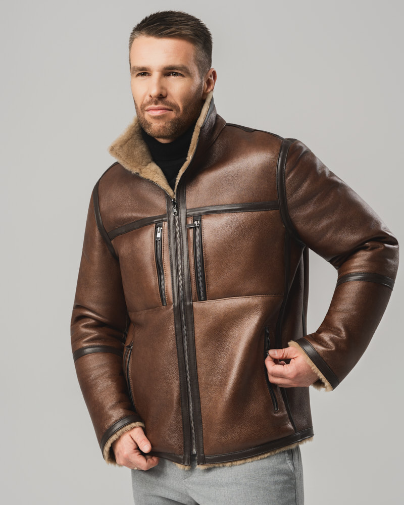 Brązowy kożuch męski dwustronny z naturalnej skóry i futrem