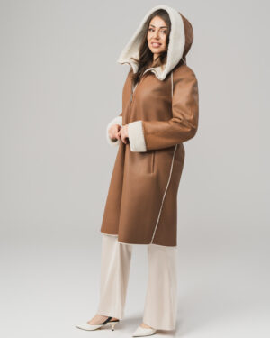 Brązowy kożuch damski z naturalnej skóry z kapturem i jasnym futrem