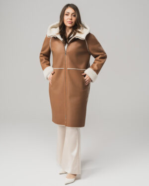 Brązowy kożuch damski z naturalnej skóry z kapturem i jasnym futrem