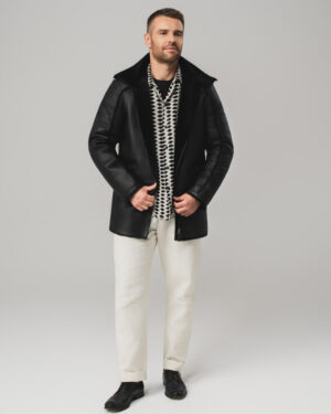 Czarny kożuch męski z naturalnej skóry z futrzanym kołnierzem i zamkiem