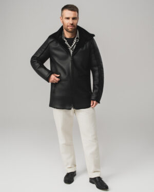 Czarny kożuch męski z naturalnej skóry z futrzanym kołnierzem i zamkiem