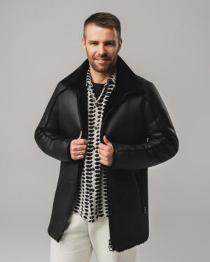 Czarny kożuch męski z naturalnej skóry z futrzanym kołnierzem i zamkiem