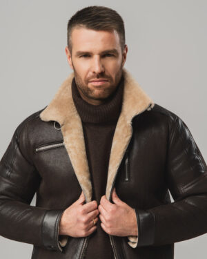 Brązowy kożuch męski z naturalnej skóry z jasnym futrem i zamkami