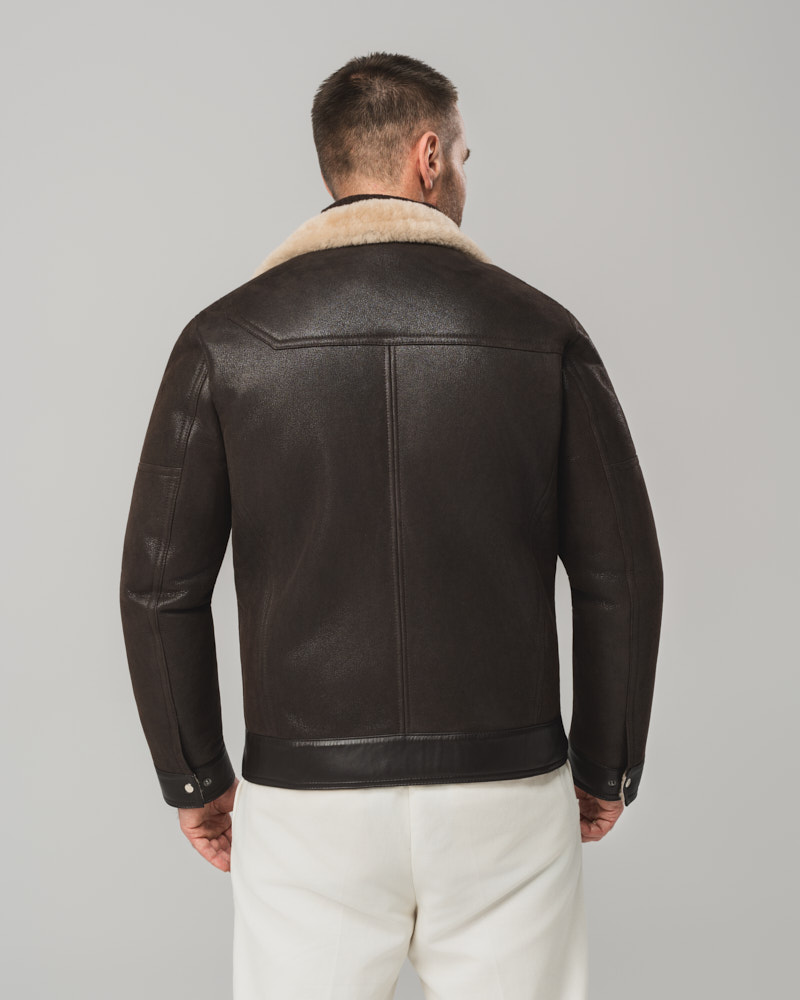 Brązowy kożuch męski z naturalnej skóry z jasnym futrem i zamkami