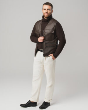 Brązowa skórzana kamizelka męska z kieszeniami i zamkiem