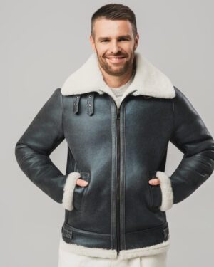 Czarny kożuch męski pilotka z jasnym futrem i kołnierzem