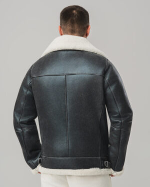 Czarny kożuch męski pilotka z jasnym futrem i kołnierzem