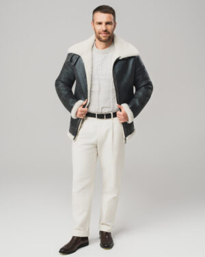 Czarny kożuch męski pilotka z jasnym futrem i kołnierzem