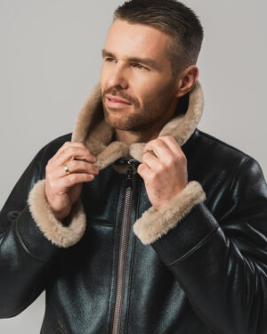 Czarny kożuch męski pilotka z naturalnej skóry z jasnym futrem