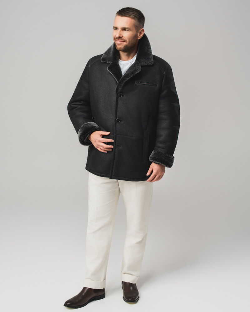 Czarny kożuch męski z naturalnej skóry z kołnierzem z futra