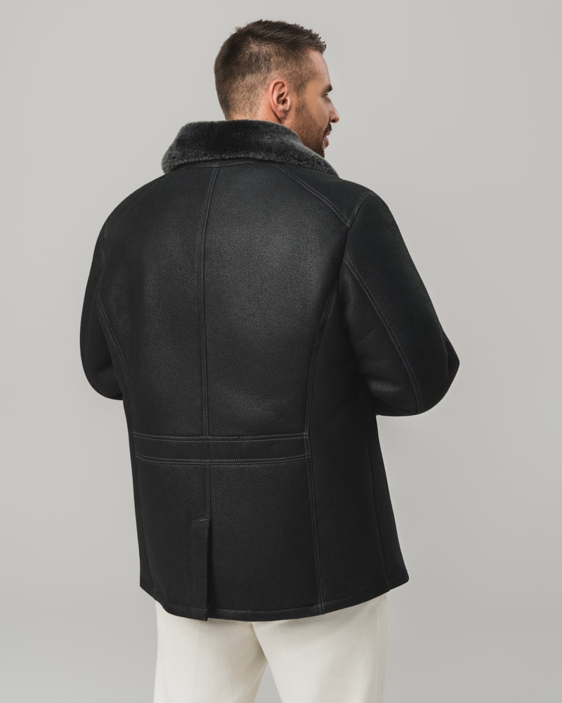 Czarny kożuch męski z naturalnej skóry z kołnierzem z futra