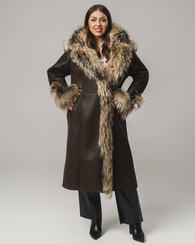 Damski kożuch naturalny z futrem – długi brązowy kożuszek EMORIS