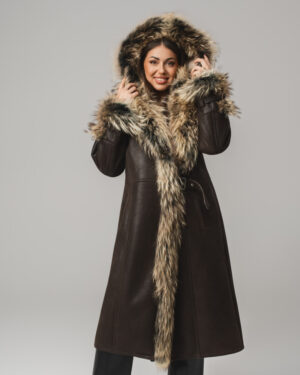 Damski kożuch naturalny z futrem – długi brązowy kożuszek EMORIS