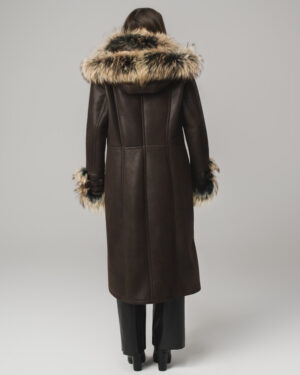 Damski kożuch naturalny z futrem – długi brązowy kożuszek EMORIS