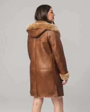 Brązowy kożuch damski z naturalnej skóry i futrem – klasyczny kożuszek EMORIS