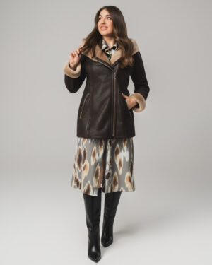 Brązowy kożuch damski z naturalnej skóry z kapturem i jasnym futrem