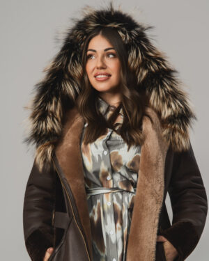 Brązowy kożuch damski z futrem i asymetrycznym zamkiem – kożuszek naturalny