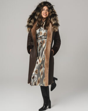 Brązowy kożuch damski z futrem i asymetrycznym zamkiem – kożuszek naturalny