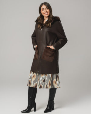 Brązowy kożuch damski z naturalnej skóry z kapturem i futrzanymi kieszeniami