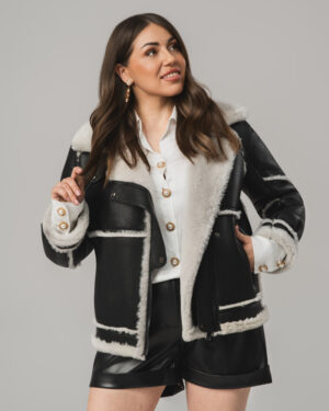 Czarny krótki kożuch damski z naturalnej skóry i białym futrem – kożuszek EMORIS