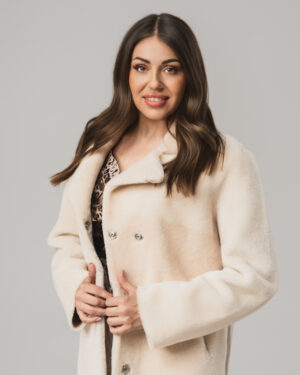 Beżowy kożuch damski z naturalnej skóry i futrem – elegancki kożuszek EMORIS