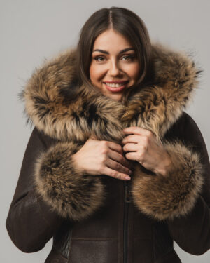 Brązowy kożuch damski z naturalnej skóry i futrem – kożuszek EMORIS