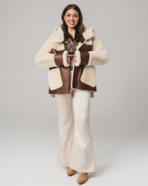 Brązowo-kremowy kożuch damski z naturalnej skóry i futrem – kożuszek EMORIS