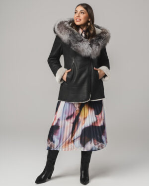 Czarny kożuch damski z naturalnej skóry z białym futrem i kołnierzem – kożuszek EMORIS