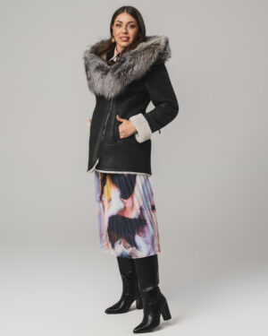 Czarny kożuch damski z naturalnej skóry z białym futrem i kołnierzem – kożuszek EMORIS