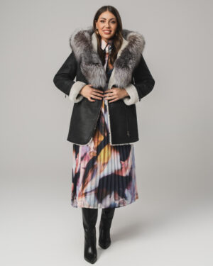 Czarny kożuch damski z naturalnej skóry z białym futrem i kołnierzem – kożuszek EMORIS