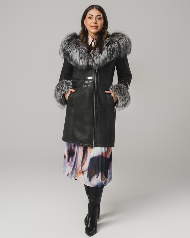 Grafitowy kożuch damski z futrzanym kołnierzem i mankietami – kożuszek naturalny