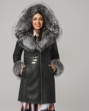 Grafitowy kożuch damski z futrzanym kołnierzem i mankietami – kożuszek naturalny