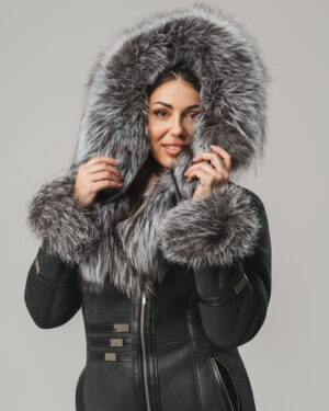Grafitowy kożuch damski z futrzanym kołnierzem i mankietami – kożuszek naturalny