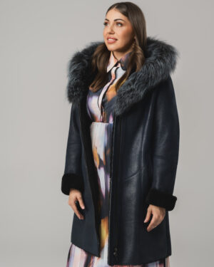 Granatowy kożuch damski z naturalnej skóry z futrzanym kapturem – kożuszek EMORIS